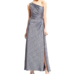 Elegant One-Shoulder Evening Gown – Shimmering Metallic Fabric